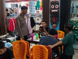 Jaga Kamtibmas dengan Cara Unik, Polisi Sengah Temila Nongkrong Bareng Warga