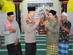 Sholat Subuh Berjamaah Kapolda Maluku dan Jamaah Masjid Al-Musyafa, Pererat Silaturahmi dan Sarana Mendengar Aspirasi Warga