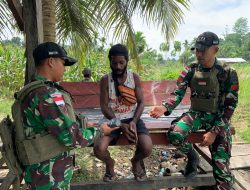 Peduli Warga Perbatasan Papua, Satgas Yonif 131/Brajasakti Gelar Pengobatan di Kampung Ampas