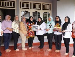Sambut Hari Jadi ke- 77 Polwan Polda Sumsel Kunjungi Purnawirawan dan Anggota Polwan yang Sakit