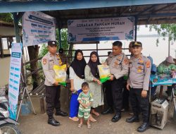 Polsek Sungsang Melaksanakan Gerakan Pangan Murah di Dermaga Penyeberangan Desa Marga Sungsang