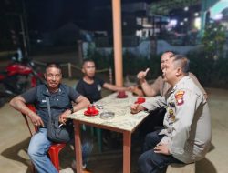 Ngopi Bareng, Polisi Bangun Keakraban Saat Patroli Malam
