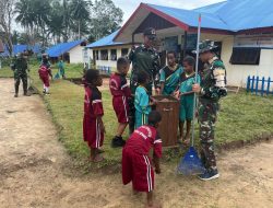 Pos Venaha Satgas Yonif 123/Rajawali Gelar Karya Bhakti Bersama Siswa di SD Inpres Sahapikya