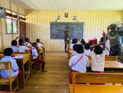 Menuntut Ilmu di Pedalaman Satgas Yonif 521/DY di Distrik Eragayam