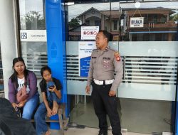 Patroli Siang Polsek Mandor: Wujud Kepedulian Polisi pada Rasa Aman Warga