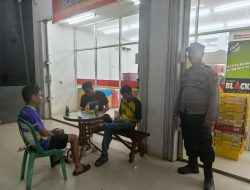 Patroli Malam, Polisi Sapa Warga Nongkrong, Suasana Jadi Aman dan Akrab