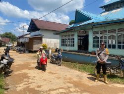 Personel Polsek Meranti Amankan Sholat Jumat