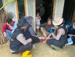 Polda Lampung Hadir Bantu warga berdampak Banjir, Penanganan Sentuh Fisik dan Psikologis serta Keamanan