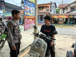 Dialogis dan Humanis, Polisi Mandor Duduk Bersama Warga Saat Patroli