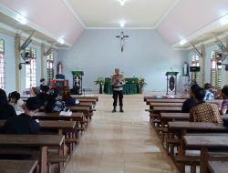 Walau Hari Libur, Kapolsek Sebangki Tetap Berikan Himbauan di Gereja Oktavianus