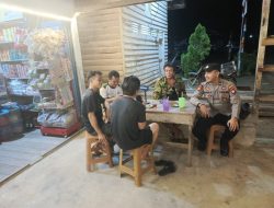 Patroli Malam, Polsek Air Besar Sambangi Warga untuk Jaga Kamtibmas