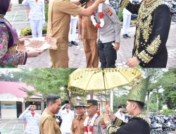 Kapolres Pimpin Upacara Bendera di SMAN 1 Bireuen