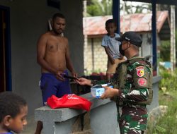 Satgas Yonif 131/Brajasakti Gelar Pelayanan Kesehatan dan Fogging di Perbatasan Papua