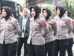 HUT Polwan ke-77, Polwan Tebar Ribuan Bibit Ikan Disungai Musi