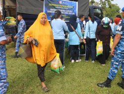 Bantu Kesulitan Masyarakat Sekitar Lanud Haluoleo Gelar Gerakan Pangan Murah Sediakan 3 Ton Beras SPHP Bulog