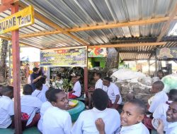 Satgas Yonif 521/DY Gelar Barbershop Gratis di Pos Kotis Distrik Walesi