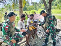 Satgas Yonif 131/Brajasakti Gelar Pelayanan Kesehatan di Kampung Sawiyatami