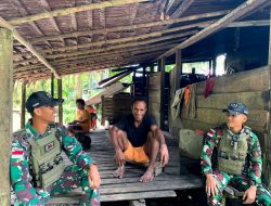 Satgas Yonif 131/Brajasakti Layani Kesehatan Warga Kampung Pyiawi Secara Door to Door