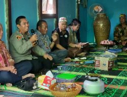 Kapolsek Sengah Temila Hadiri Pelantikan Timanggong Binua Bahumukng di Desa Aur Sampuk