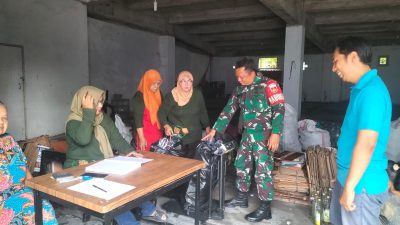 Pendampingan Babinsa Kemlayan Berikan Motivasi Semangat Kerja Kepada Petugas Bank Sampah