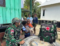 Patroli Cintai Kesehatan Satgas Yonif 521/DY di Kampung Muaranawa