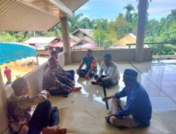 Babinsa Jalin Keakraban Bersama Warga dalam Suasana Kekeluargaan di Meunasah