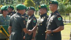 Prajurit Harus Selalu Bersyukur  Dimanapun Bertugas, Pesan Pangdam XVIII/Kasuari dalam Sertijab dan Tradisi Satuan