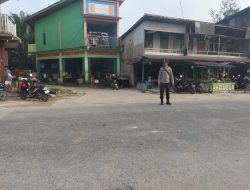 Personil Polsek Mempawah Hulu Rutin Melaksanakan Pengaturan Lalu Lintas Diarea Sekolah dan Pasar Karangan