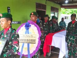 Personel Kodim Merauke Beri Penghormatan Terakhir Kepada Almarhum Veteran RI