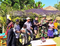 Tradisi Acara Bakar Batu Satgas Yonif 521/DY Turut Hadir Bersama Warga di Eragayam