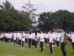 Mahasiswa UM Bela Negara; awali hari dengan senam pagi*