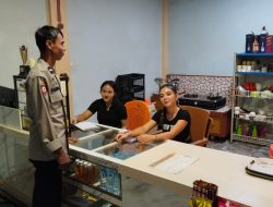 Patroli Malam, Polisi Sapa Warga di Warkop dan Tempat Nongkrong