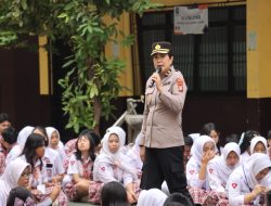 Police Goes To School: Polres Metro Jakarta Barat Bentuk Karakter Pelajar yang Tangguh dan Berprestasi