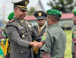 Gelar Kenaikan Pangkat Prajuritnya, Dandim Jayawijaya Langsung Sematkan Tanda Pangkat