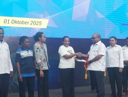 Walikota Sorong Serahkan Bantuan Modal Usaha Mikro untuk 100 Pelaku Usaha, Dorong Ekonomi Daerah Maju