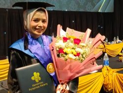 Lulus Cumlaude, Wanita Asal Jombang Hadiahkan untuk Sang Suami Prajurit TNI