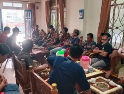 Melalui Kegiatan Door To Door System, Bhabinkamtibmas Bripka Victorius Pridoni Sampaikan Pesan Kamtibmas Kepada Warganya