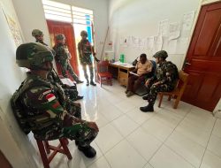 Cerdaskan Anak Bangsa, Personil Satgas Yonif 521/DY Bantu Mengajar di Sekolah SMP N Kelila Distrik Kelila
