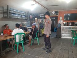 Wujudkan Kamtibmas Kondusif, Polsek Mandor Gelar Patroli Siang dan Sapa Warga di Warung Kopi