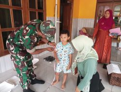 Babinsa Panggungasri Dampingi Kegiatan Posyandu, Wujud Kepedulian Terhadap Kesehatan Warga