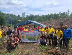 Kapolsek Kuala Behe Hadiri Penanaman Jagung Di Demplot Desa Permiit