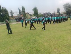 Babinsa Latih PBB Dasar dan Tata Cara Apel kepada Siswa Sekolah