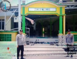Polsek Menyuke Berikan Pengamanan Kepada Warga Yang Melaksanakan Sholat Jum’at