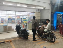Bersahabat dengan Warga, Polisi Ngobrol Soal Keamanan Lingkungan