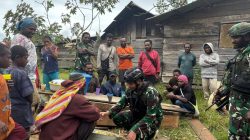 Pos Serambakon Satgas Yonif 751/VJS Peduli Duka Warga Seramkatop dan Hadir Menjadi Pelipur Lara