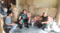 Babinsa Kunjungi Pelaku Usaha Kerajinan dari Bambu, Dukung Kreativitas dan Kemandirian Warga
