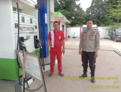 Aipda Herkulanus Suhardianto Sampaikan Pesan Kamtibmas Saat Patroli ke SPBU Sebangki