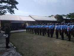 Babinsa Berikan Materi Dasar Berbaris kepada Siswa SMK Sakti