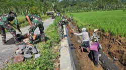 Satgas TMMD ke-126 Kodim 0818/Malang-Batu Bangun Saluran Irigasi di Dusun Krajan II, Lebakharjo untuk Tingkatkan Produktivitas Pertanian