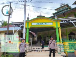 Kegiatan Rutin Samapta Polsek Menyuke Berikan Pengamanan Sholat Jum’at